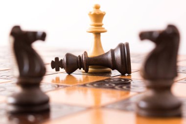 Satranç satranç tahtasında fotoğrafı