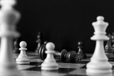 Satranç satranç tahtasında fotoğrafı