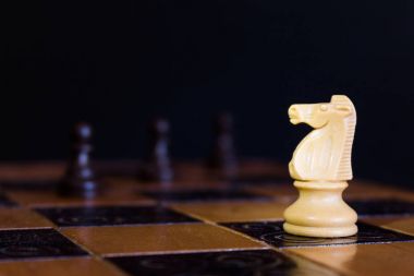 Satranç satranç tahtasında fotoğrafı