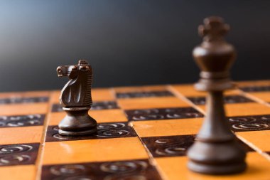 Satranç satranç tahtasında fotoğrafı