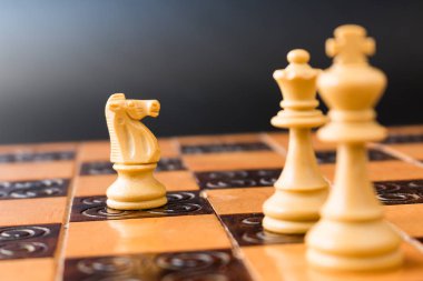 Satranç satranç tahtasında fotoğrafı