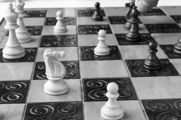 Σκάκι φωτογραφήθηκε σε μια σκακιέρα — Φωτογραφία Αρχείου