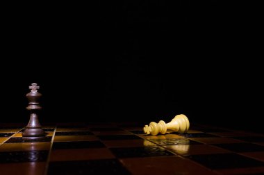 Satranç satranç tahtasında fotoğrafı