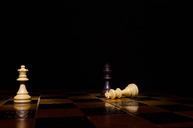 Satranç satranç tahtasında fotoğrafı