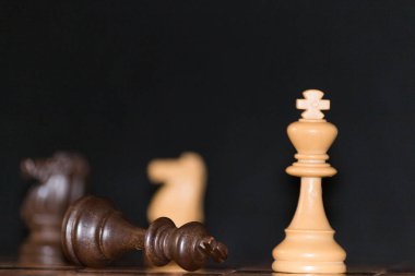 Satranç satranç tahtasında fotoğrafı