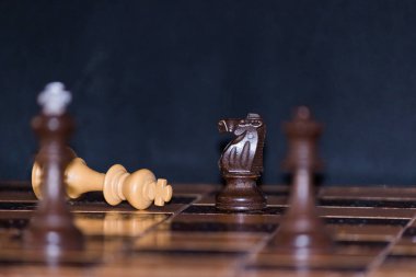 Satranç satranç tahtasında fotoğrafı