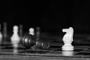 Satranç satranç tahtasında fotoğrafı