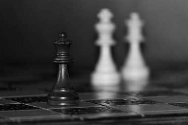 Satranç satranç tahtasında fotoğrafı