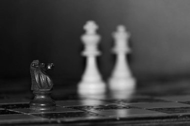 Satranç satranç tahtasında fotoğrafı