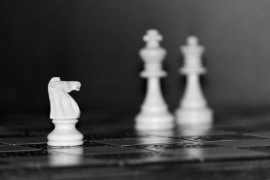 Satranç satranç tahtasında fotoğrafı