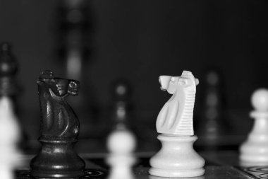 Satranç satranç tahtasında fotoğrafı