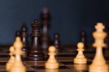 Satranç satranç tahtasında fotoğrafı