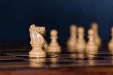 Satranç satranç tahtasında fotoğrafı