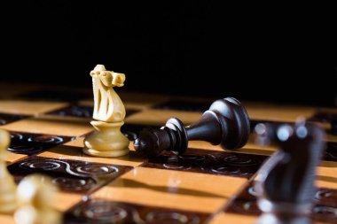 Satranç satranç tahtasında fotoğrafı