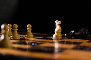 Satranç satranç tahtasında fotoğrafı