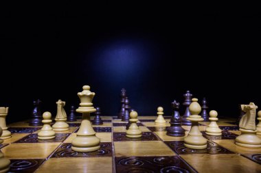 Satranç satranç tahtasında fotoğrafı