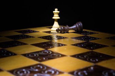 Satranç satranç tahtasında fotoğrafı