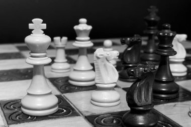 Satranç satranç tahtasında fotoğrafı