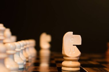 Satranç satranç tahtasında fotoğrafı