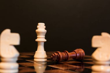 Satranç satranç tahtasında fotoğrafı