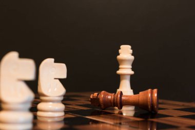 Satranç satranç tahtasında fotoğrafı