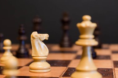 Satranç satranç tahtasında fotoğrafı