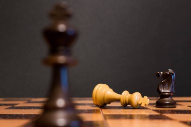 Satranç satranç tahtasında fotoğrafı