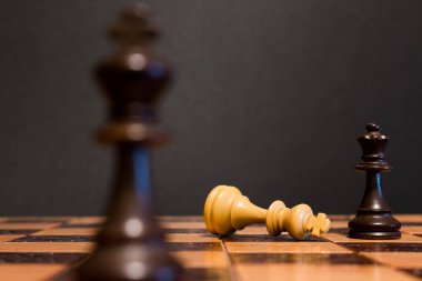 Satranç satranç tahtasında fotoğrafı