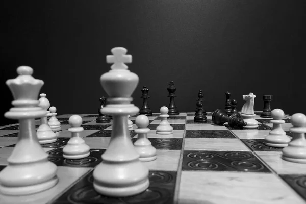 Szachy, sfotografowany na szachownicy — Zdjęcie stockowe