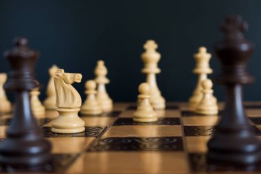 Satranç satranç tahtasında fotoğrafı