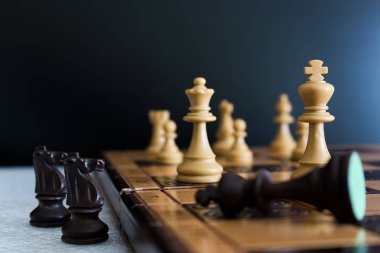 Satranç satranç tahtasında fotoğrafı