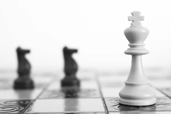 Schaken op een schaakbord gefotografeerd — Stockfoto