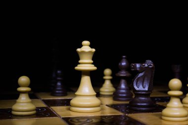 Satranç satranç tahtasında fotoğrafı