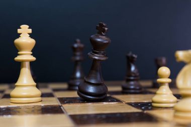 Satranç satranç tahtasında fotoğrafı