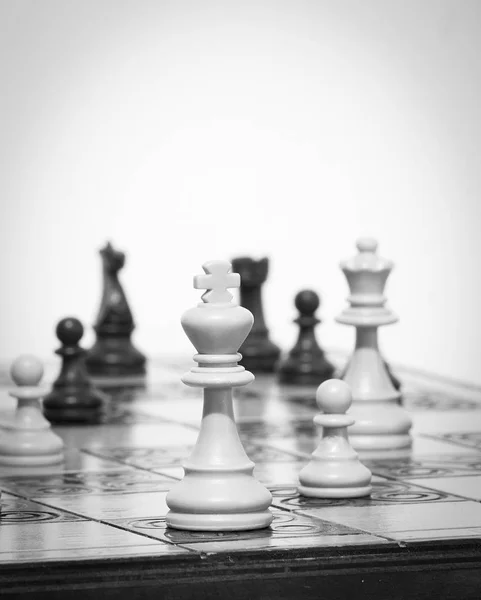棋盘上拍的国际象棋 — 图库照片