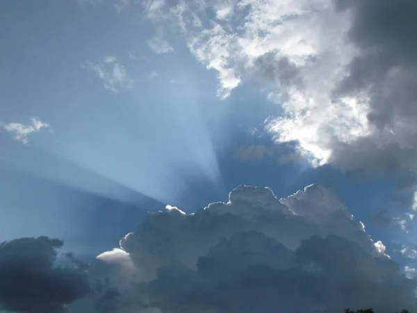 Nubes Rayos Sol Cielo — Foto de stock gratis