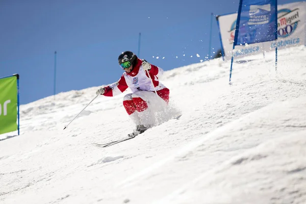 SIERRA NEVADA, ESPANHA - 9 de março de 2017: Copa do Mundo FIS Freestyle — Fotografia de Stock