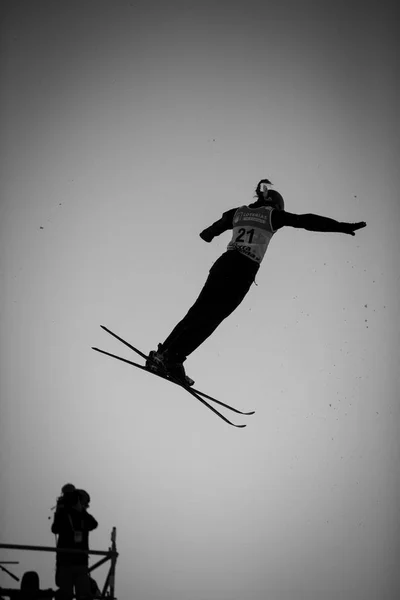 SIERRA NEVADA, ESPANHA - Março 09, 2017: FIS Freestyle Ski World — Fotografia de Stock