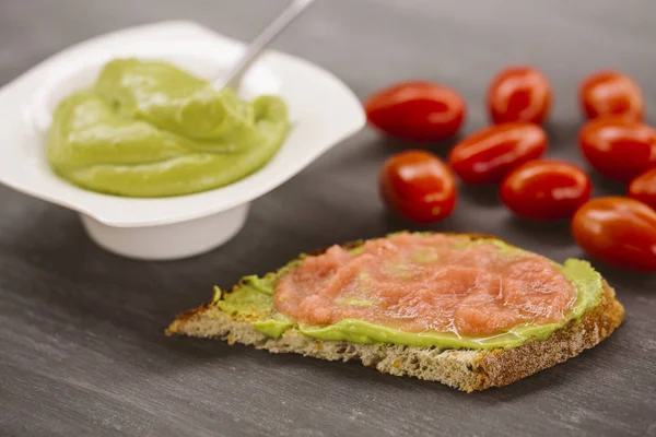 Desayuno vegano con verduras . Imágenes de stock libres de derechos