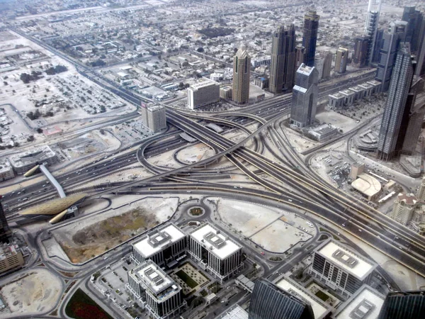 Вид на улицы Дубая из Бурдж Аль Халифа — стоковое фото