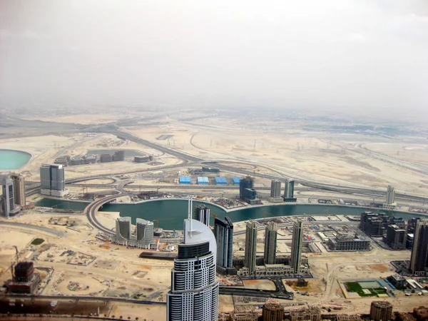 Uitzicht op de straten van dubai van de Burj Al Khalifa — Stockfoto