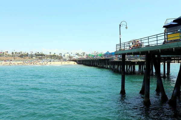 Santa Monica pier in California USA on blue Pacific Ocean — Stock Photo, Image