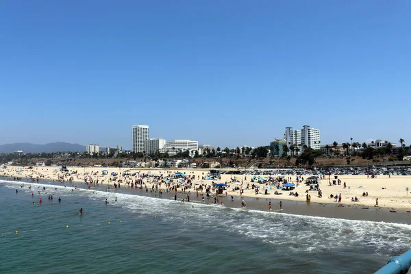 Santa Monica beach in California USA on blue Pacific Ocean — Stock Photo, Image