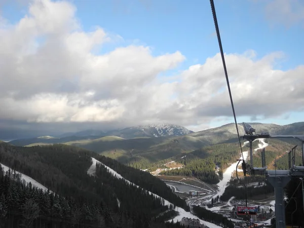 Blick Vom Aussichtslift Auf Die Karpaten Skipiste — Stockfoto