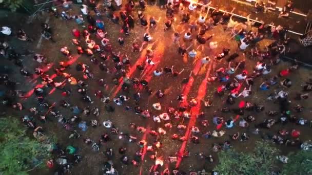 Aerial Drone Shot Crowd Watching Outdoor Concert Event Festival Intermitente — Vídeos de Stock