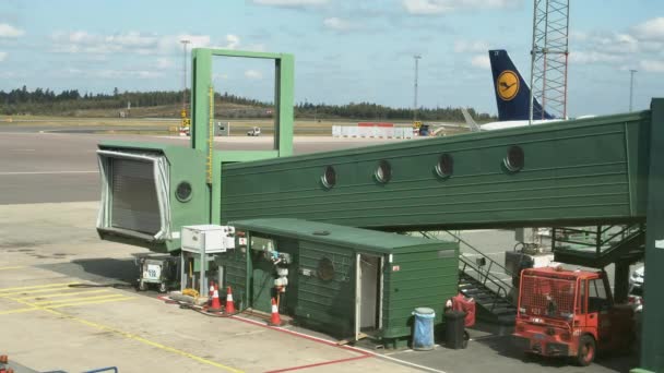 Een Groene Jet Brug Landvetter Luchthaven — Stockvideo