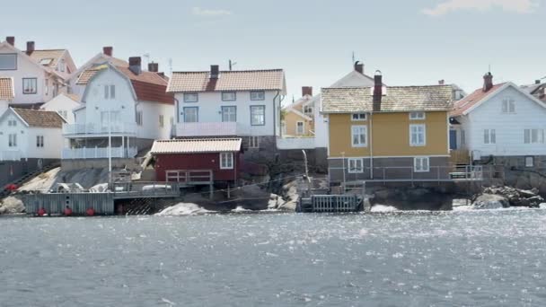 Passaggio Una Serie Cabine Sul Mare Isola Sulla Costa Occidentale — Video Stock