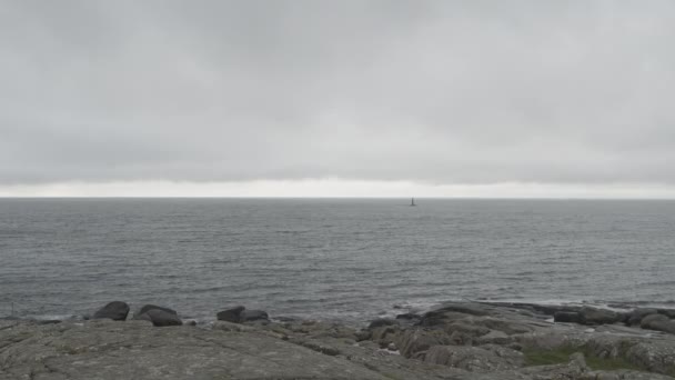 Stenig Kustlinje Med Utsikt Över Kattegatt Havet — Stockvideo