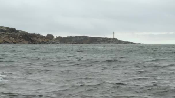 Una Costa Rocosa Con Faro Una Península Imágenes de stock libres de derechos