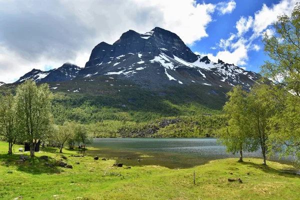 Dolina Innerdalen Norwegii Jezioro Góry — Zdjęcie stockowe